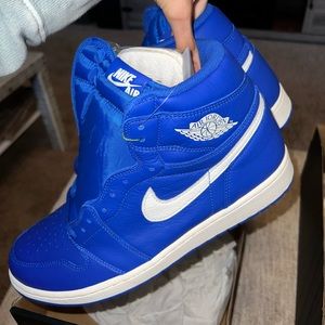 Jordan 1 Retro High Hyper Royal
